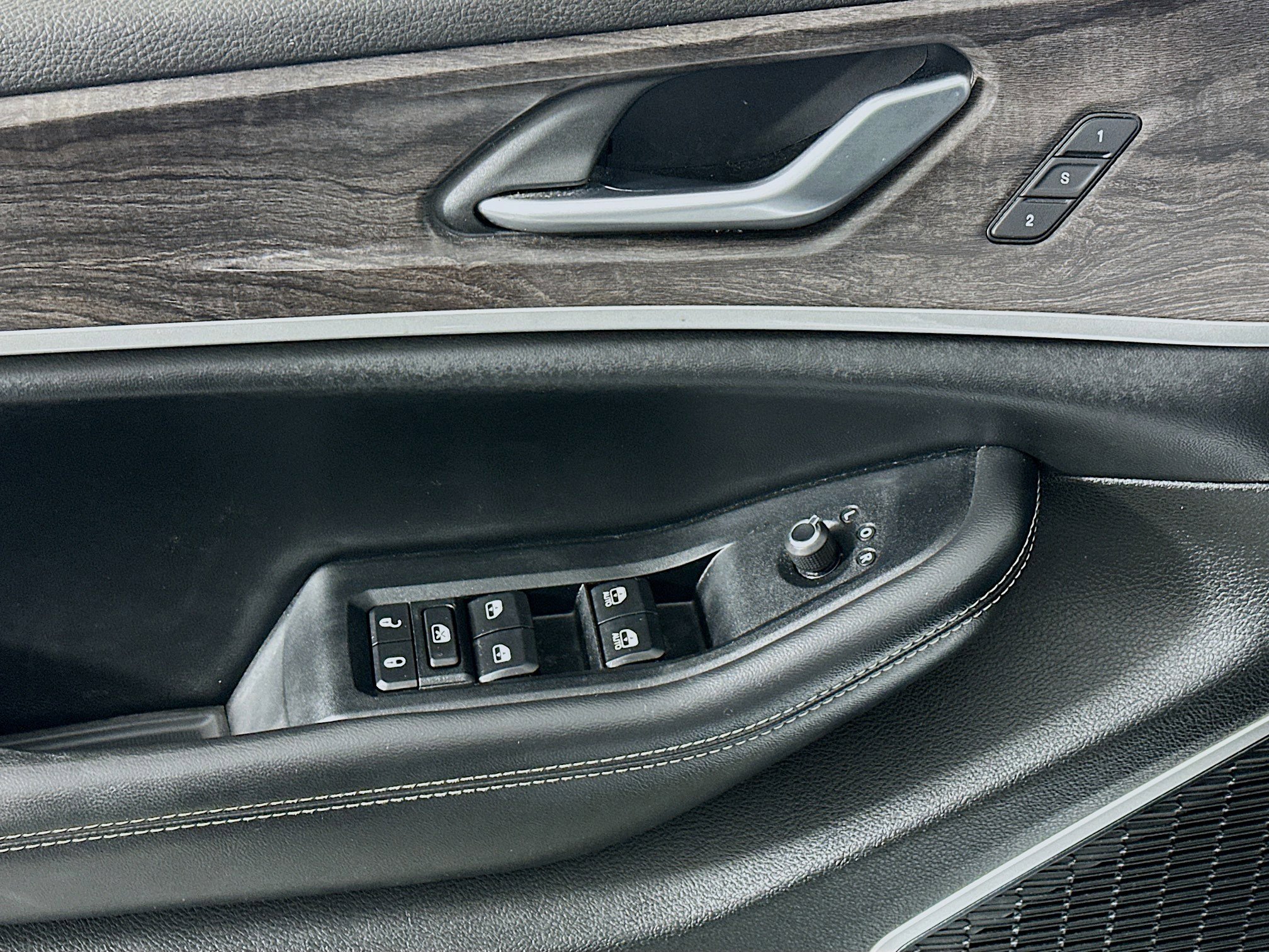 Used 2023 Jeep Grand Cherokee L Limited w/ Luxury Tech Group II image 15