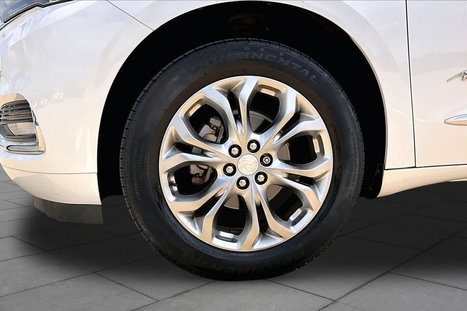 Used 2020 Buick Enclave Avenir w/ Avenir Technology Package FWD image 11
