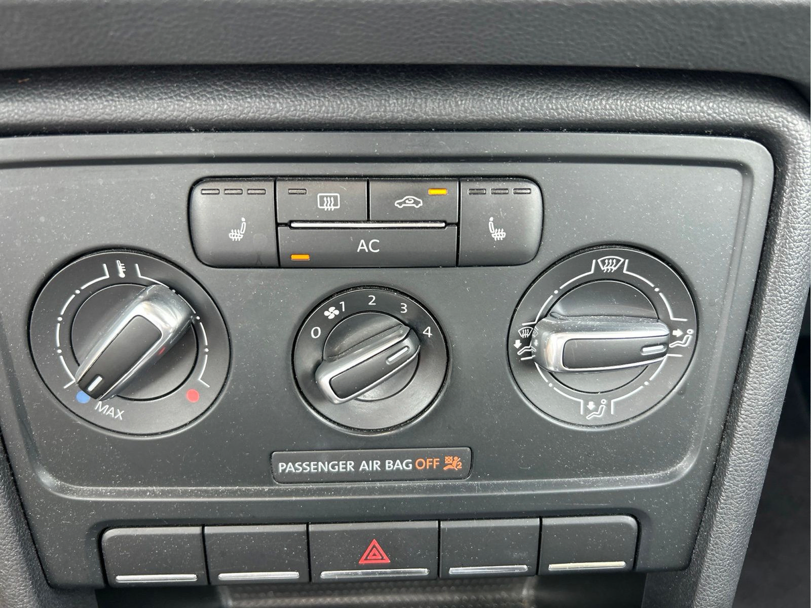 Used 2012 Volkswagen Beetle 2.5 FWD image 28
