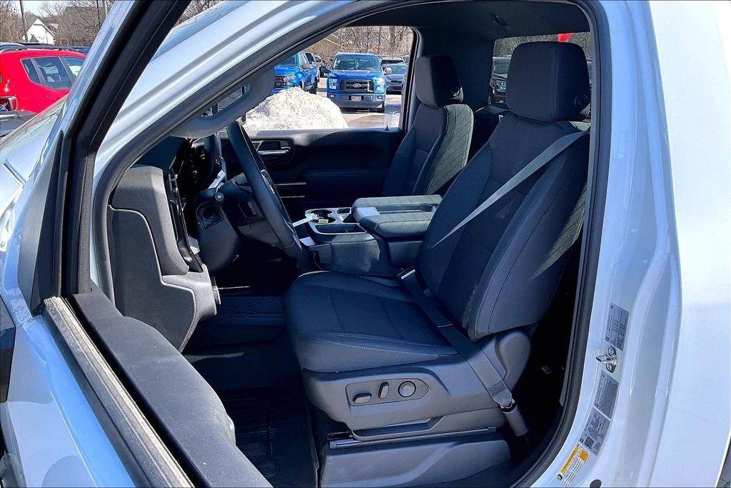 New 2026 Chevrolet Silverado 3500 LT image 9