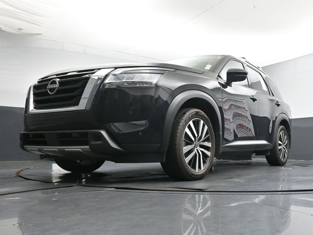 Used 2024 Nissan Pathfinder Platinum w/ Cargo Package image 41