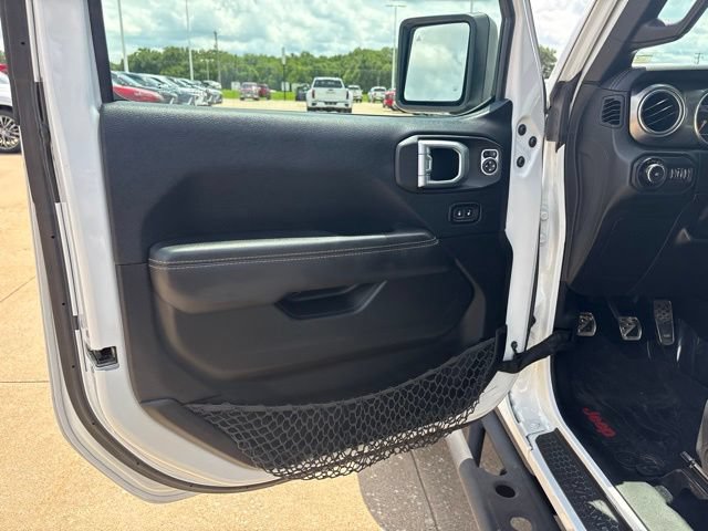 Used 2018 Jeep Wrangler Unlimited Sahara w/ LED Lighting Group AWD/4WD image 17