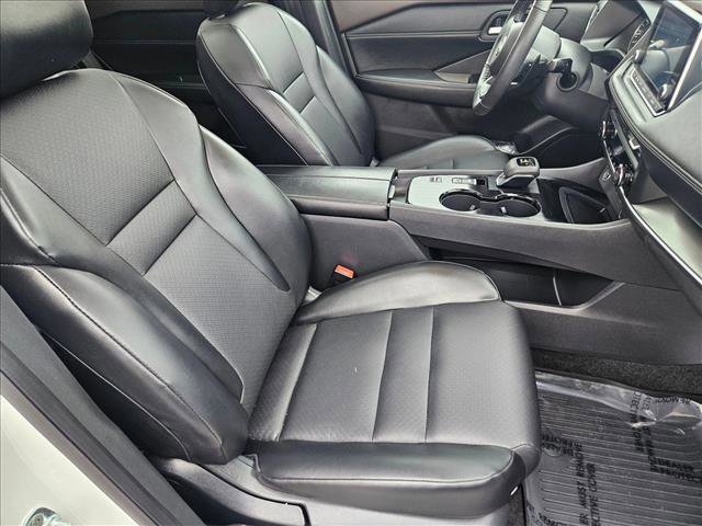 Used 2023 Nissan Rogue SV w/ SV Premium B Package image 20