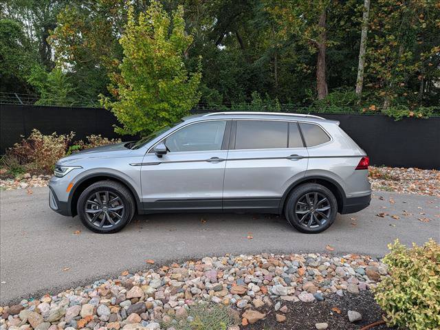 Certified 2022 Volkswagen Tiguan SE AWD/4WD image 2