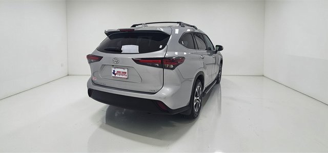 Used 2024 Toyota Highlander XLE image 40