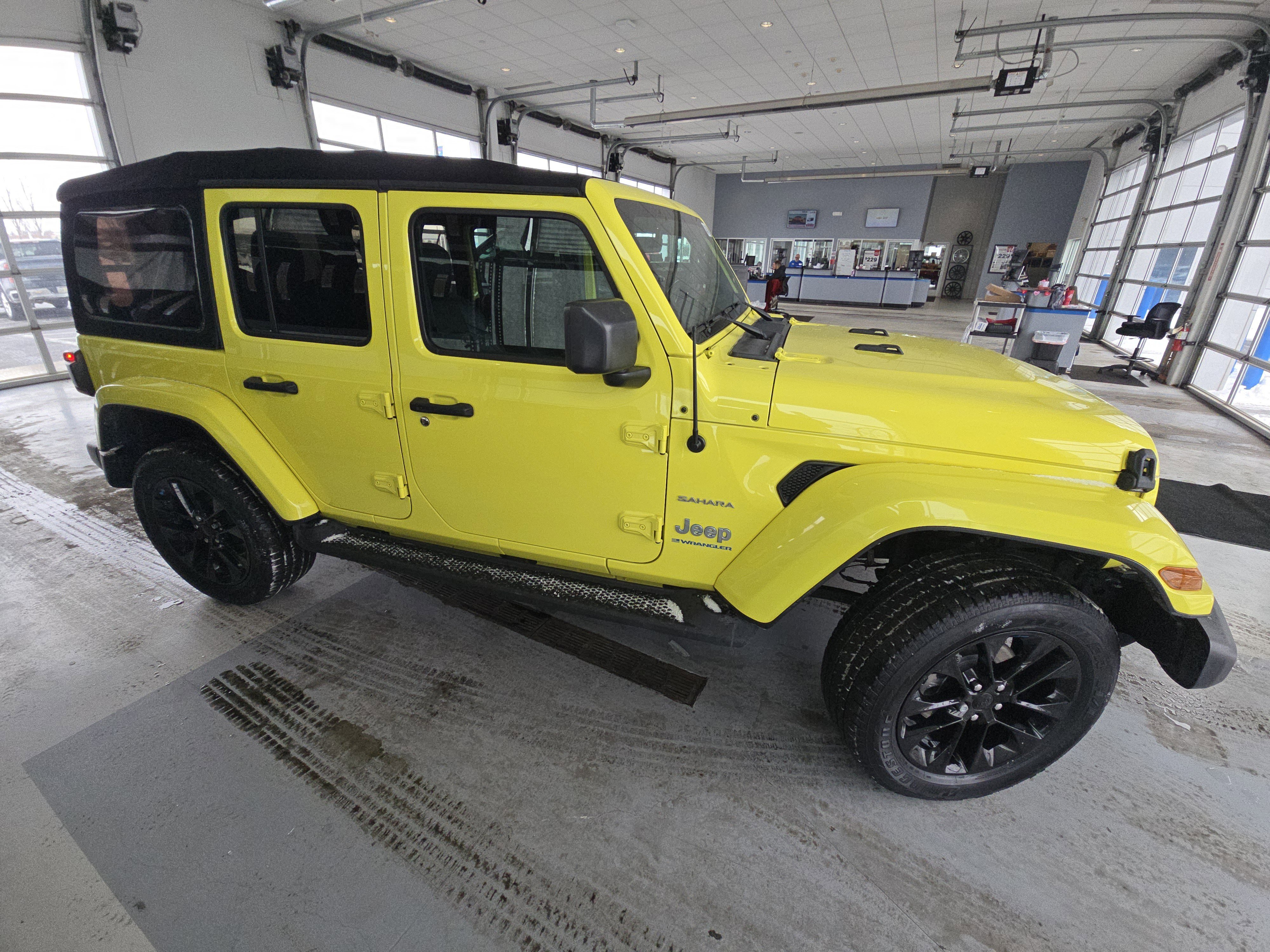 Used 2023 Jeep Wrangler Sahara w/ Cold Weather Group image 19