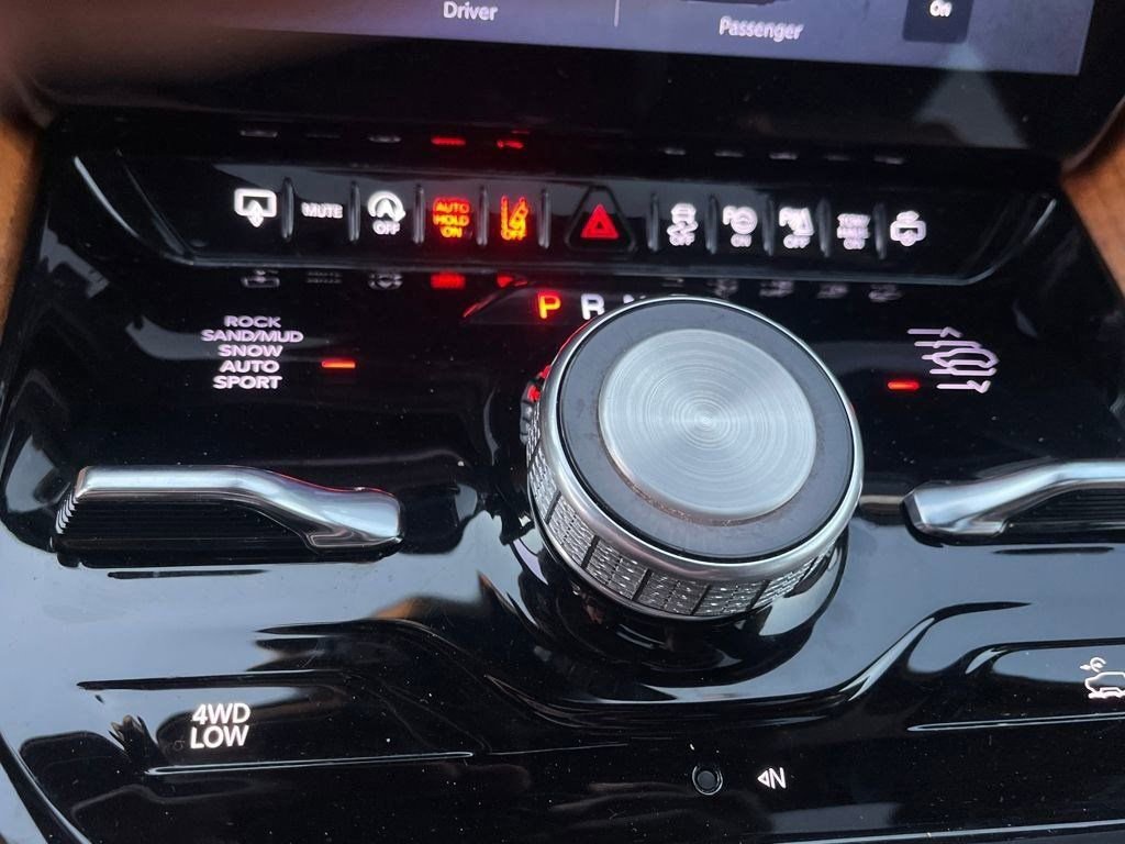 Used 2024 Jeep Grand Wagoneer L Series III image 46