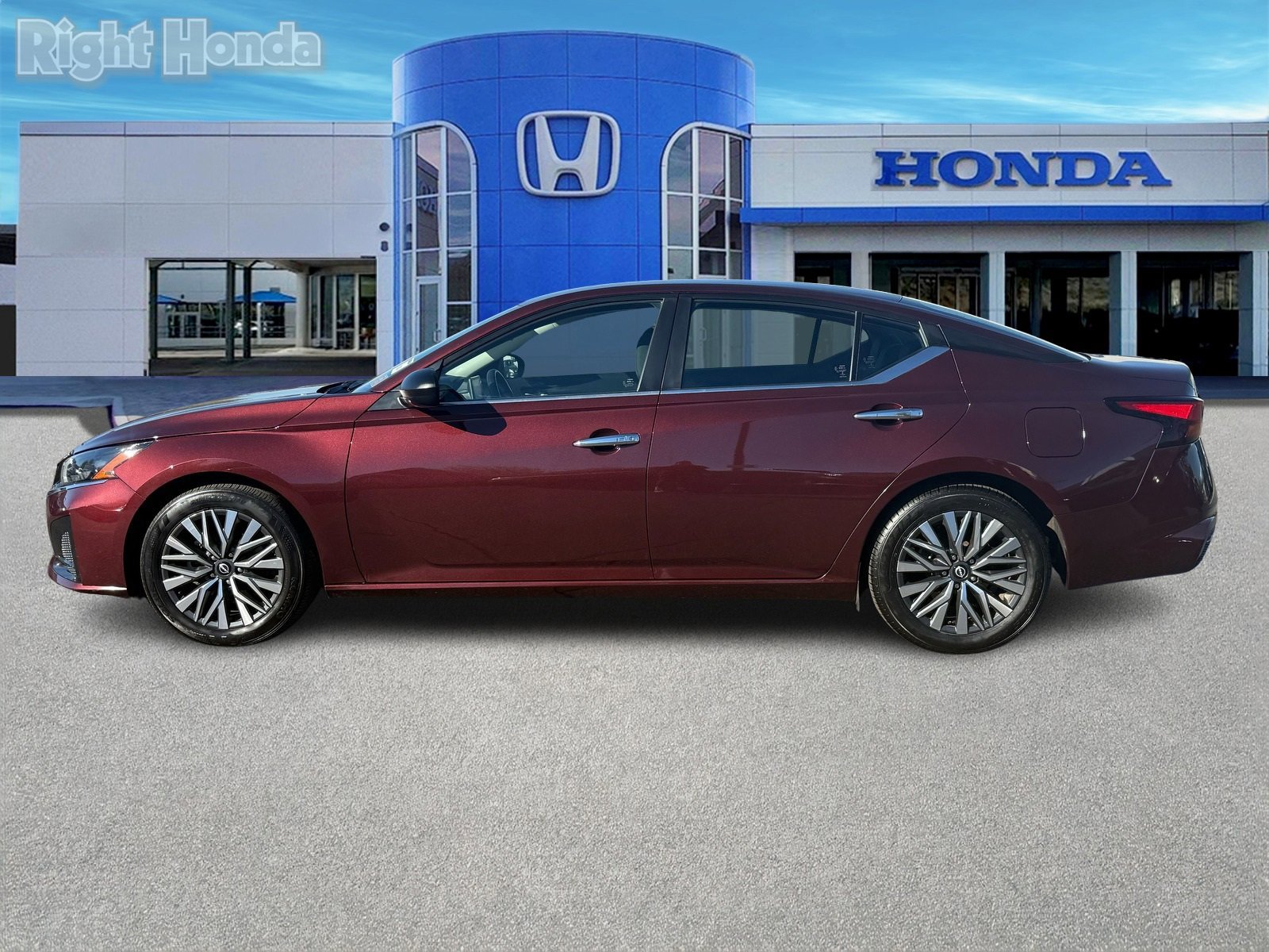 Used 2024 Nissan Altima 2.5 SV image 3