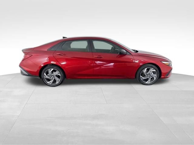 Used 2025 Hyundai Elantra SEL FWD image 6