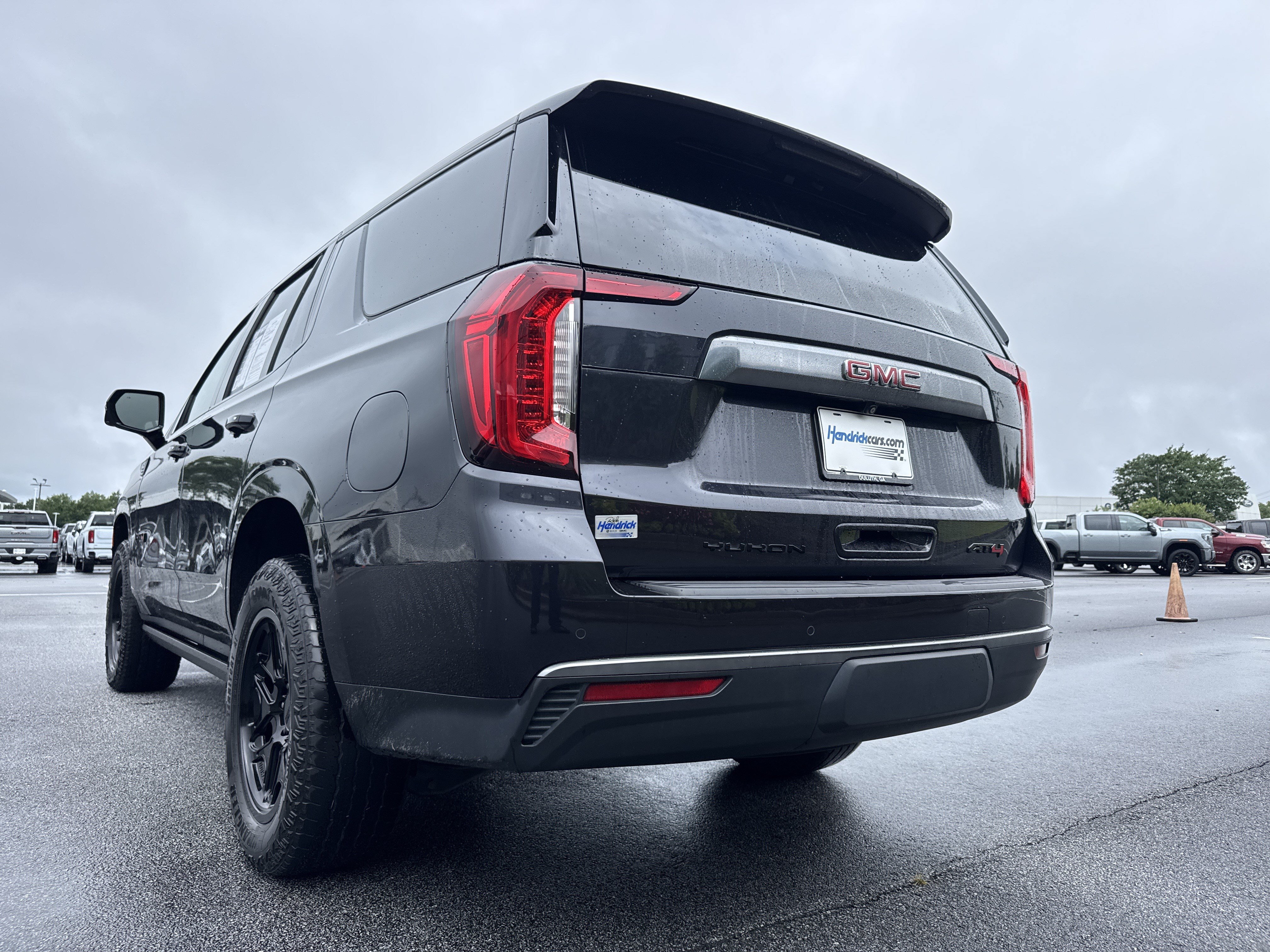 Used 2024 GMC Yukon AT4 w/ AT4 Premium Package AWD/4WD image 8