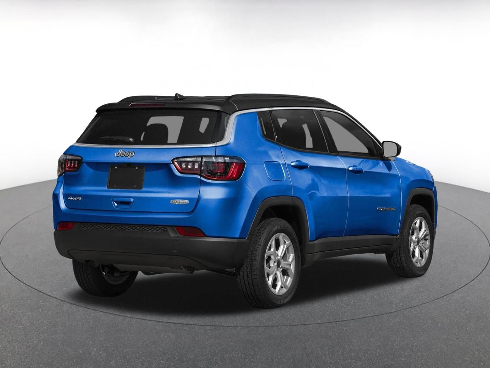Used 2025 Jeep Compass Limited AWD/4WD image 2