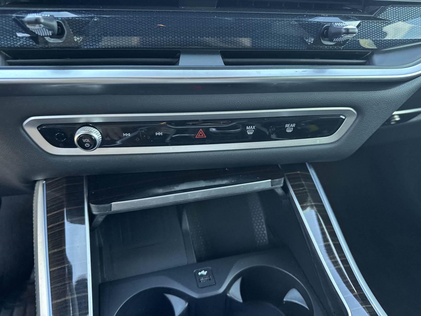 Used 2025 BMW X5 xDrive50e w/ Parking Assistance Package image 25