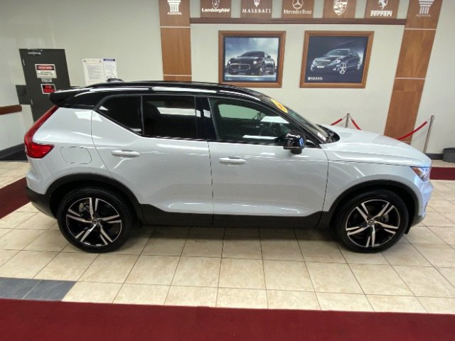 Used 2022 Volvo XC40 T5 R-Design AWD/4WD image 3