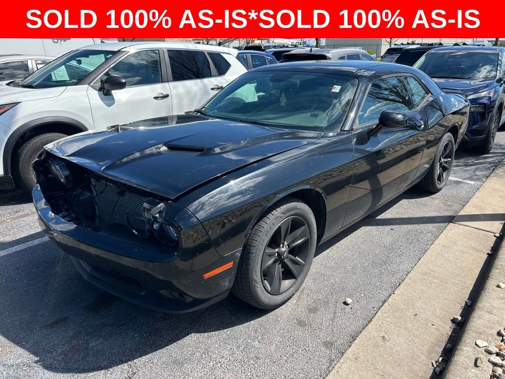 Used 2019 Dodge Challenger SXT image 2