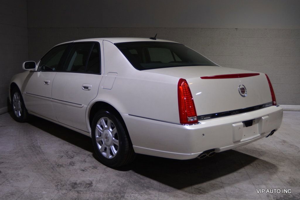 Used 2008 Cadillac DTS w/ Sun And Sound Package image 3