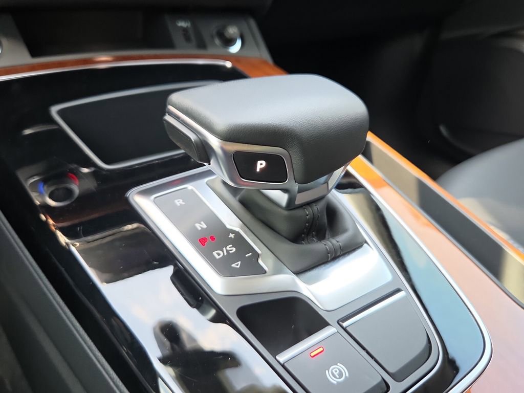 Used 2023 Audi Q5 2.0T Premium w/ Convenience Package image 19