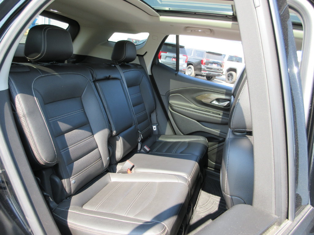 Certified 2022 GMC Terrain Denali w/ Denali Premium Package AWD/4WD image 23