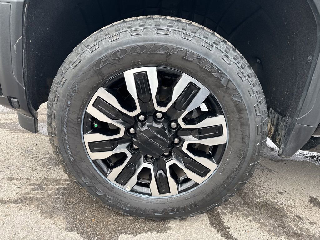 Used 2025 GMC Sierra 2500 Denali Ultimate image 32