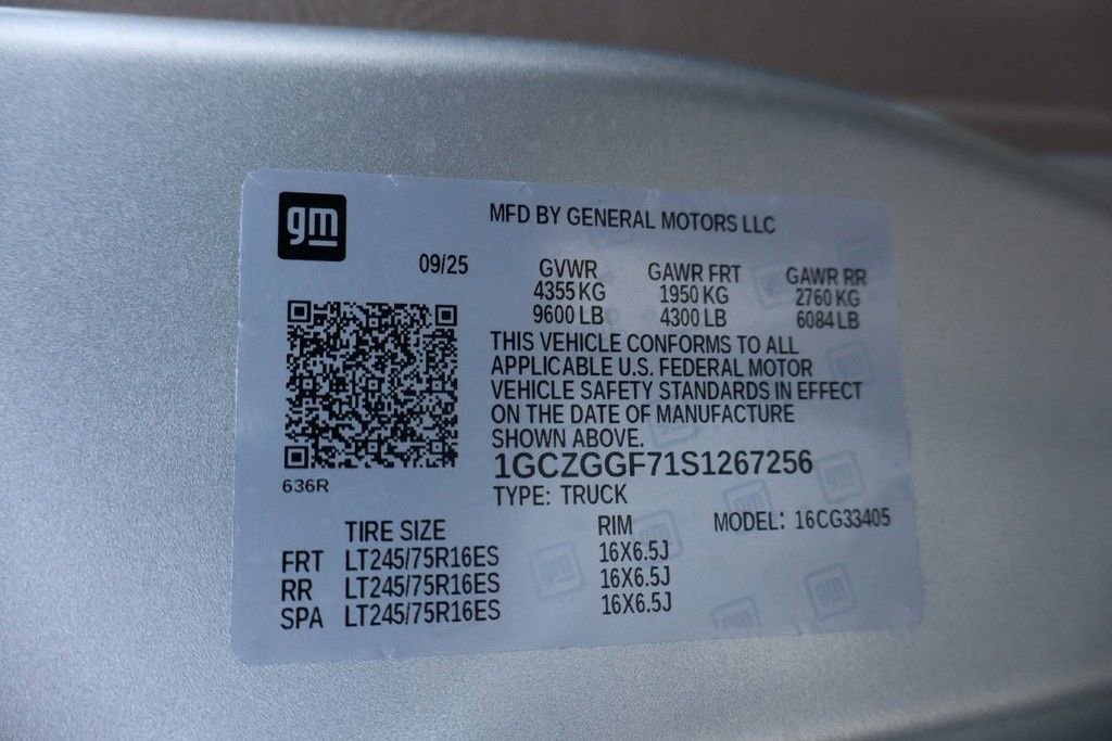 New 2025 Chevrolet Express 3500 w/ Driver Convenience Package image 28