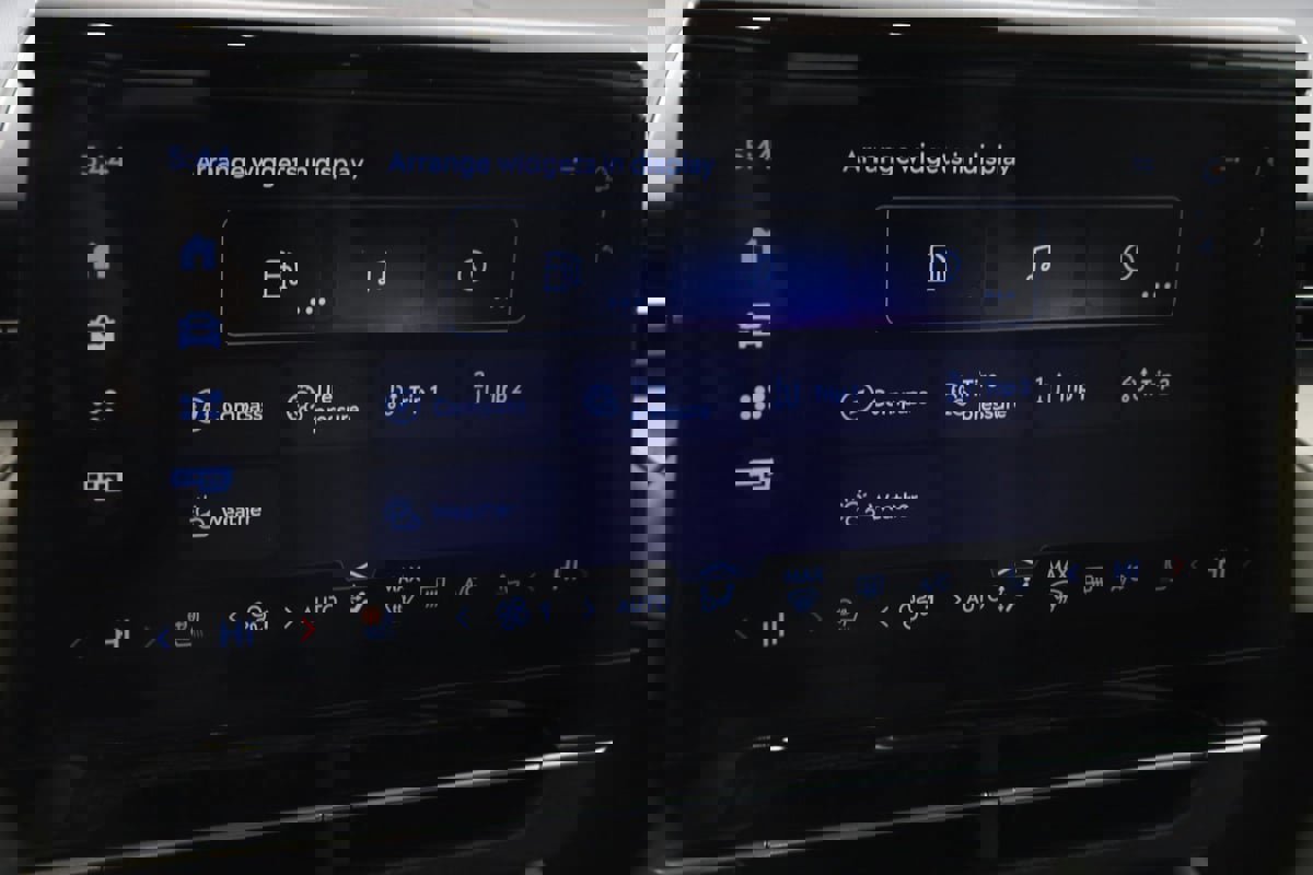 Used 2025 Lincoln Nautilus Premier image 37