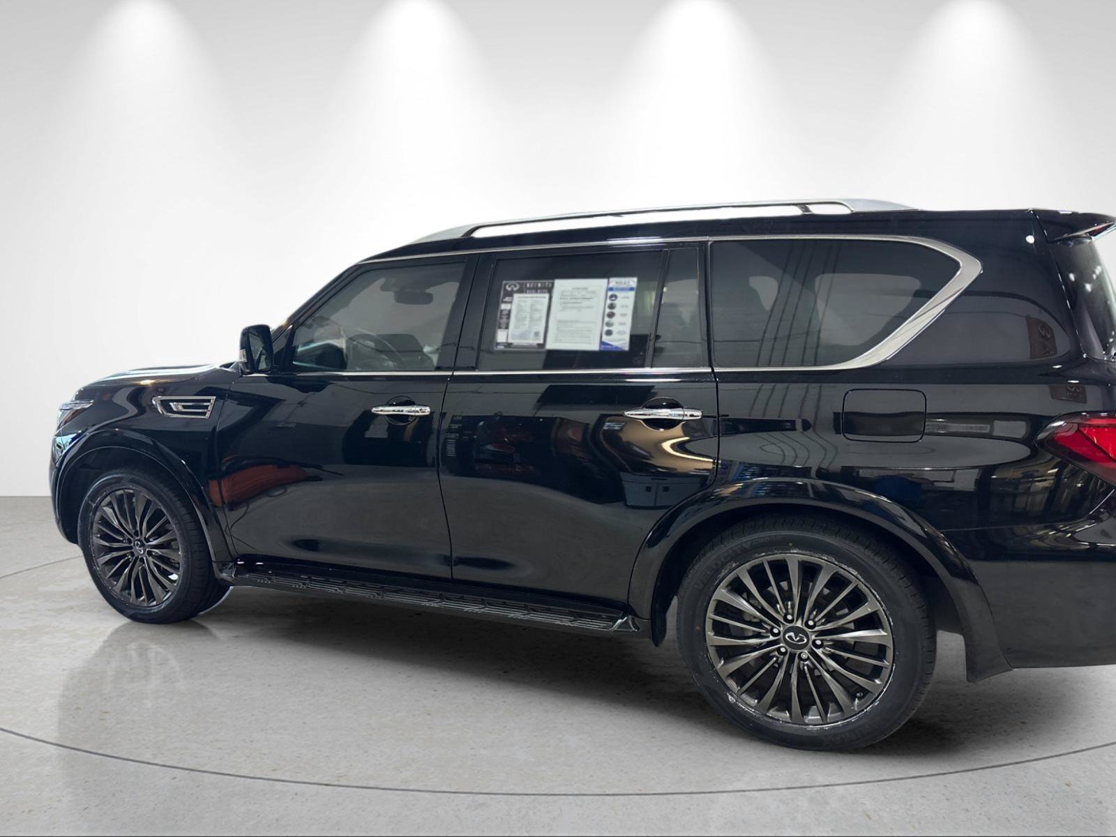 Used 2023 INFINITI QX80 Premium Select w/ Cargo Package AWD/4WD image 2