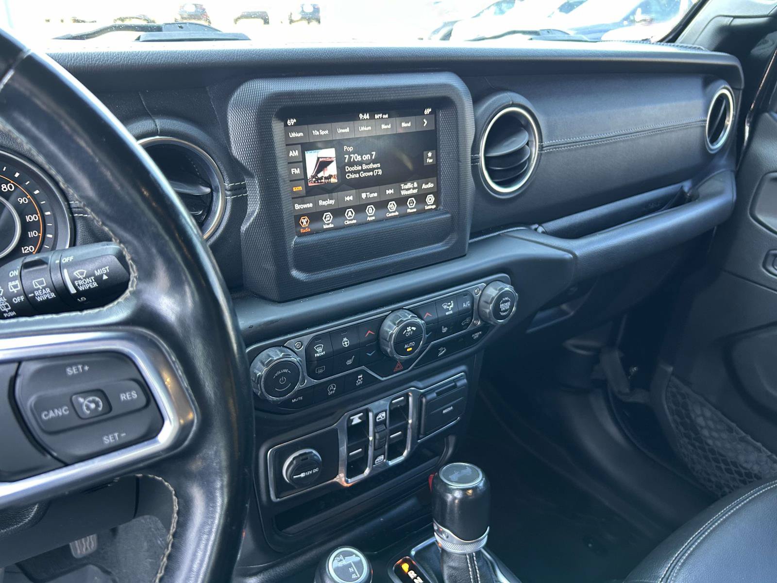 Used 2020 Jeep Wrangler Unlimited Sahara w/ Cold Weather Group AWD/4WD image 16