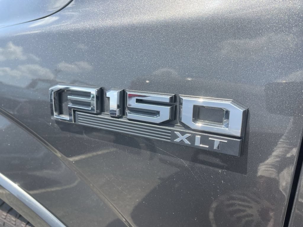 Used 2017 Ford F150 XLT w/ Equipment Group 302A Luxury AWD/4WD image 3