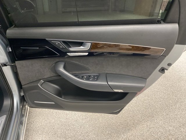 Used 2012 Audi A8 L 4.2 image 33