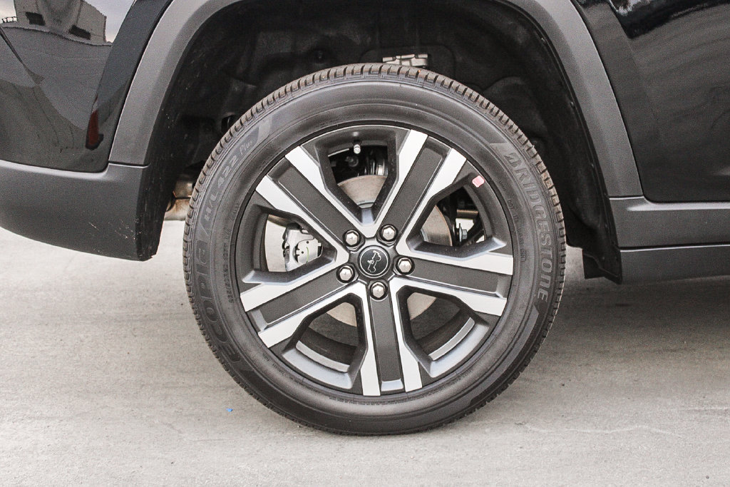 New 2027 Jeep Grand Cherokee Limited RWD image 12