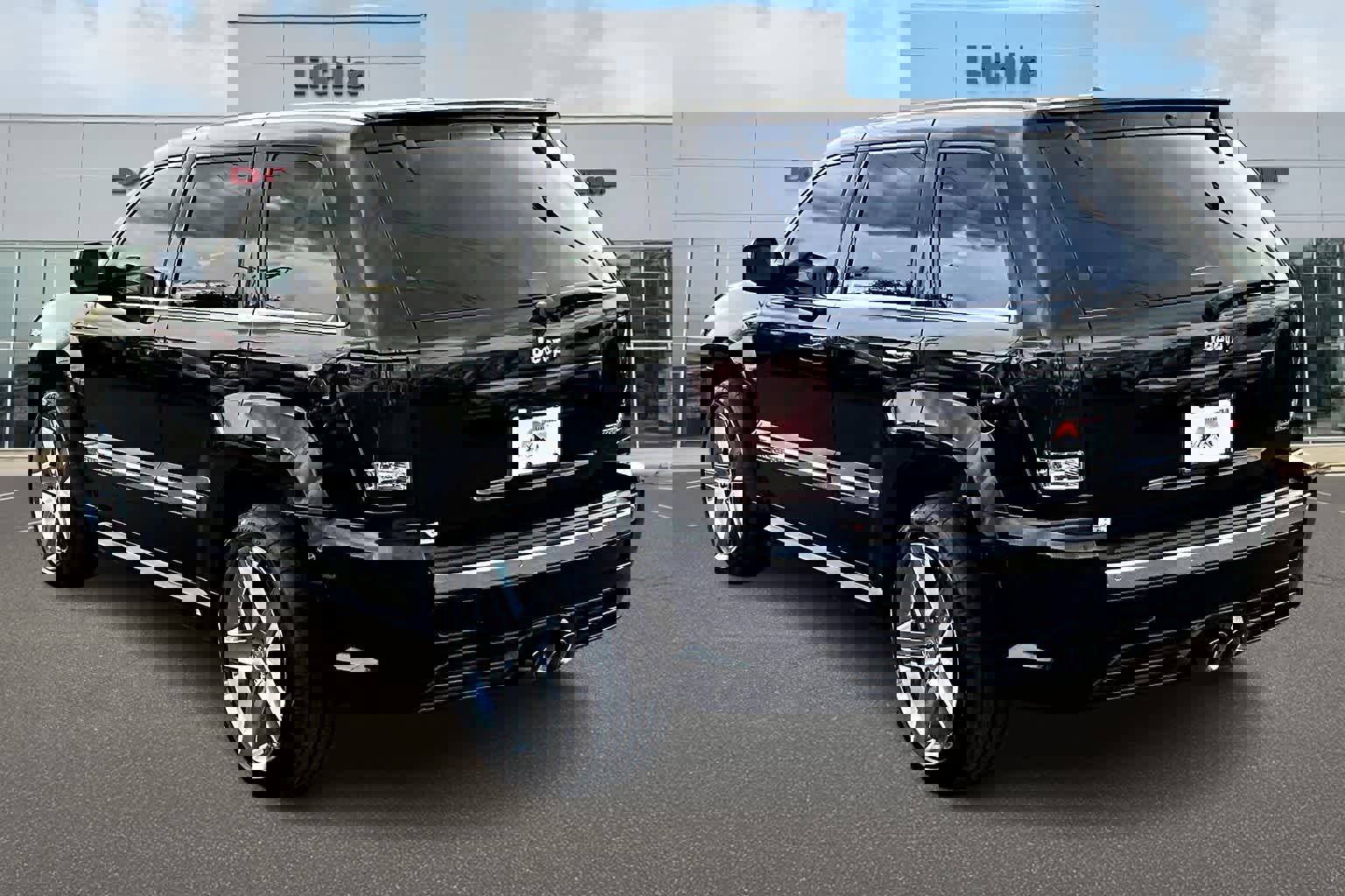 Used 2007 Jeep Grand Cherokee SRT8 w/ SRT Option Group I image 4