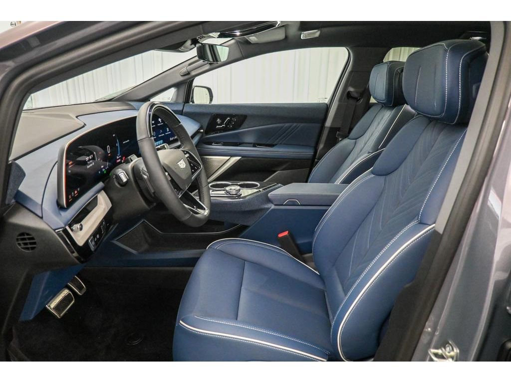 New 2026 Cadillac Optiq Luxury 2 image 21