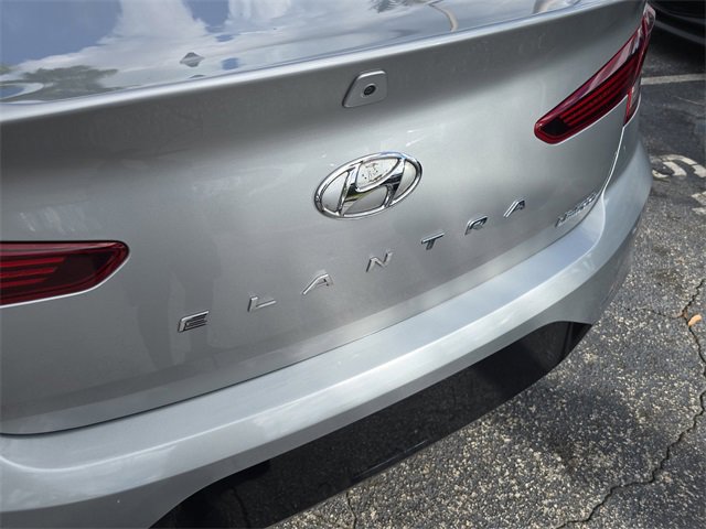 Used 2020 Hyundai Elantra Limited image 9