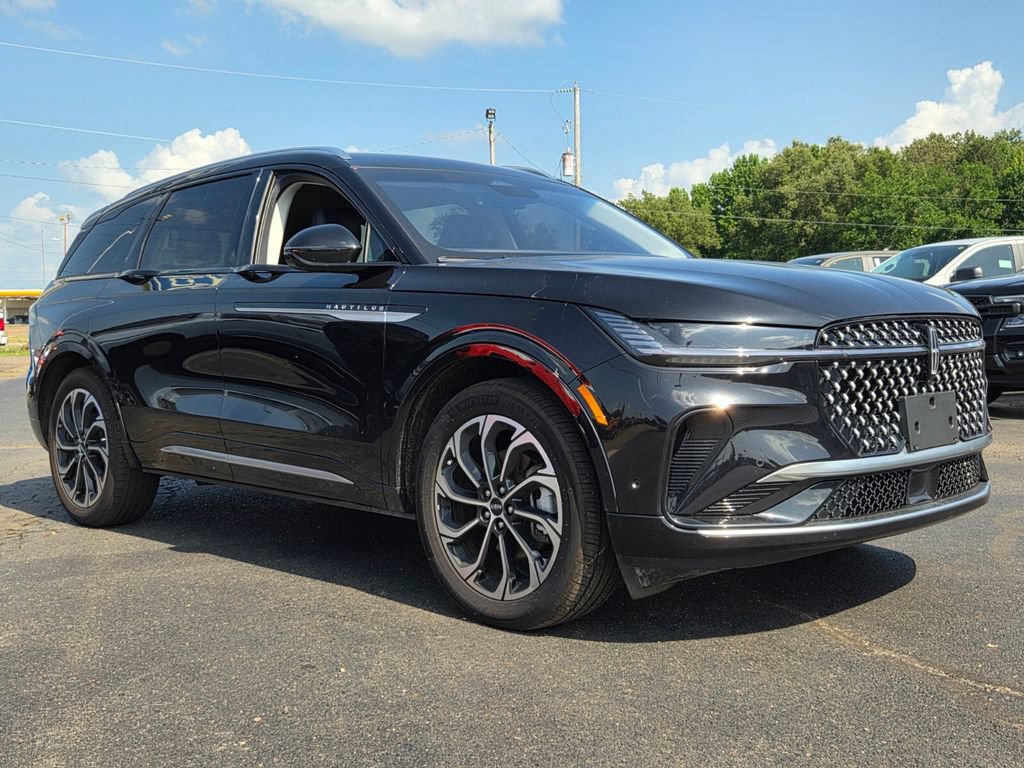 Used 2024 Lincoln Nautilus Reserve AWD/4WD image 7