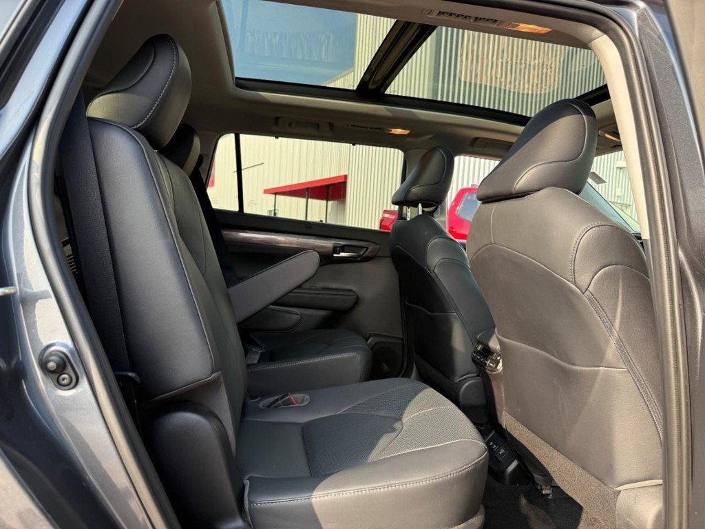 Certified 2020 Toyota Highlander Platinum AWD/4WD image 13