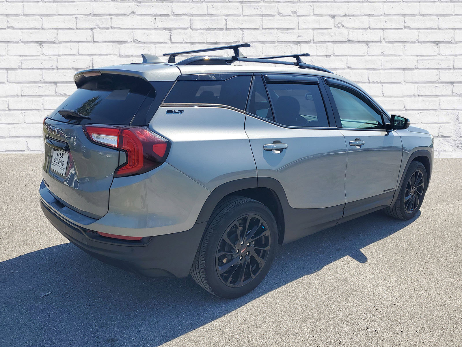Used 2023 GMC Terrain SLT w/ Infotainment Package II FWD image 4