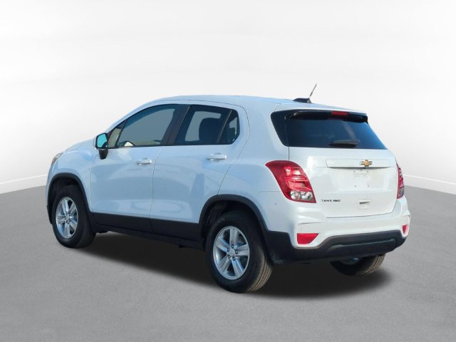 Used 2022 Chevrolet Trax LS w/ Tint and Cruise Package AWD/4WD image 4