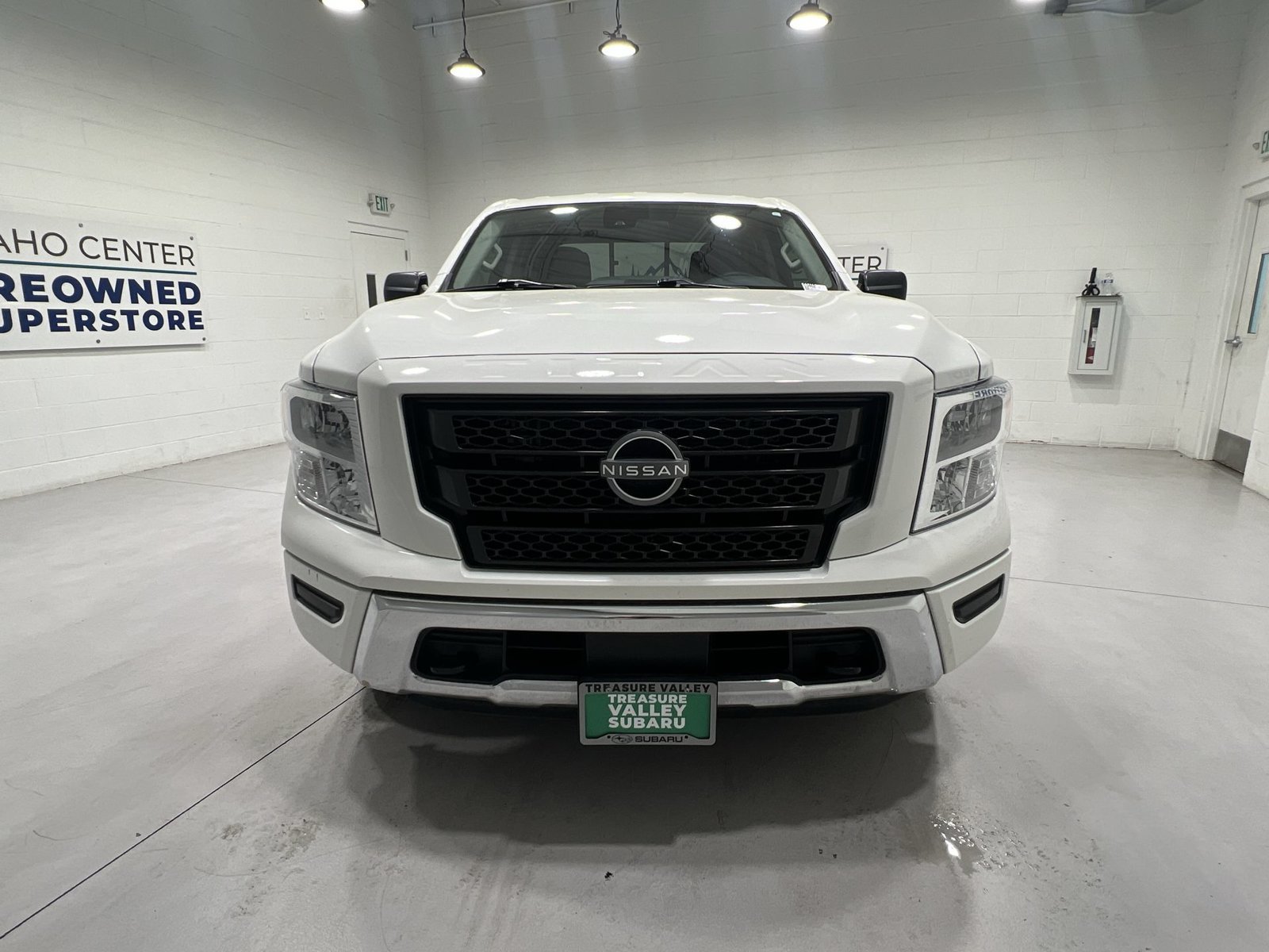 Used 2024 Nissan Titan SV AWD/4WD image 3