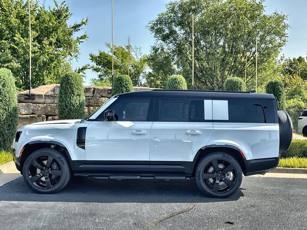 New 2026 Land Rover Defender 130 X-Dynamic SE AWD/4WD image 2
