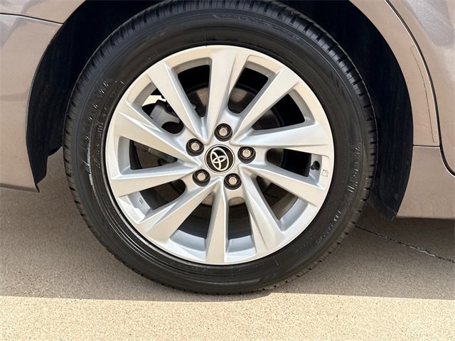 Used 2022 Toyota Camry LE image 11
