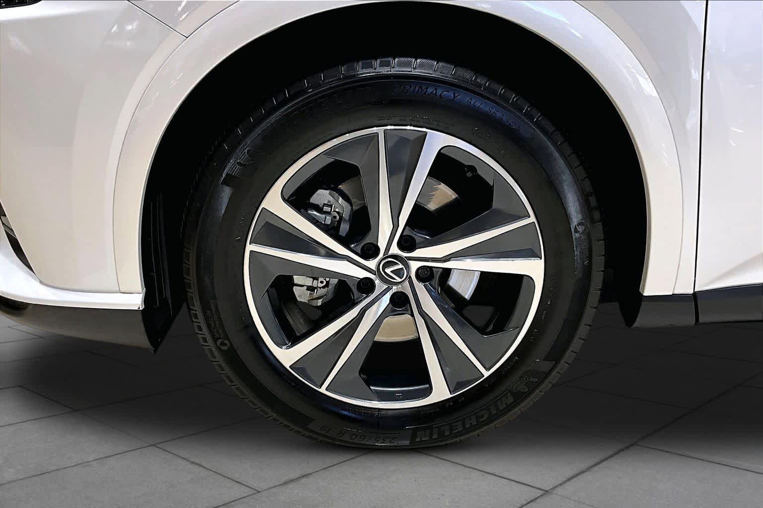 Used 2025 Lexus RX 350 FWD w/ Accessory Package image 10