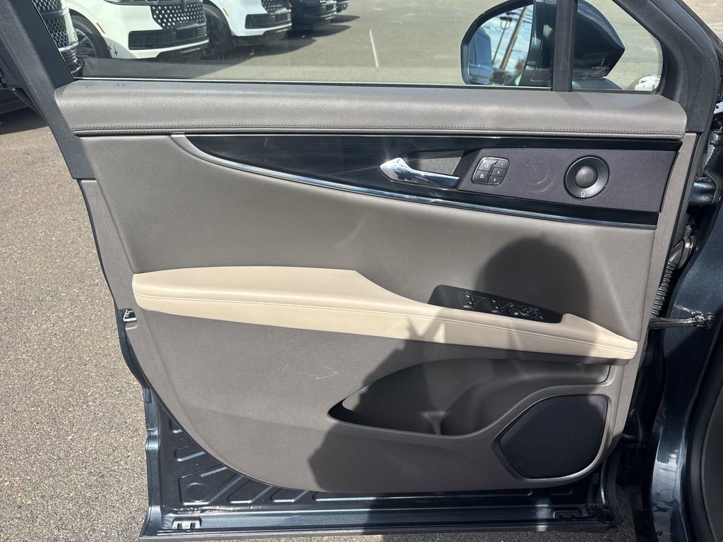 Certified 2022 Lincoln Nautilus Reserve w/ Luxury Package image 10