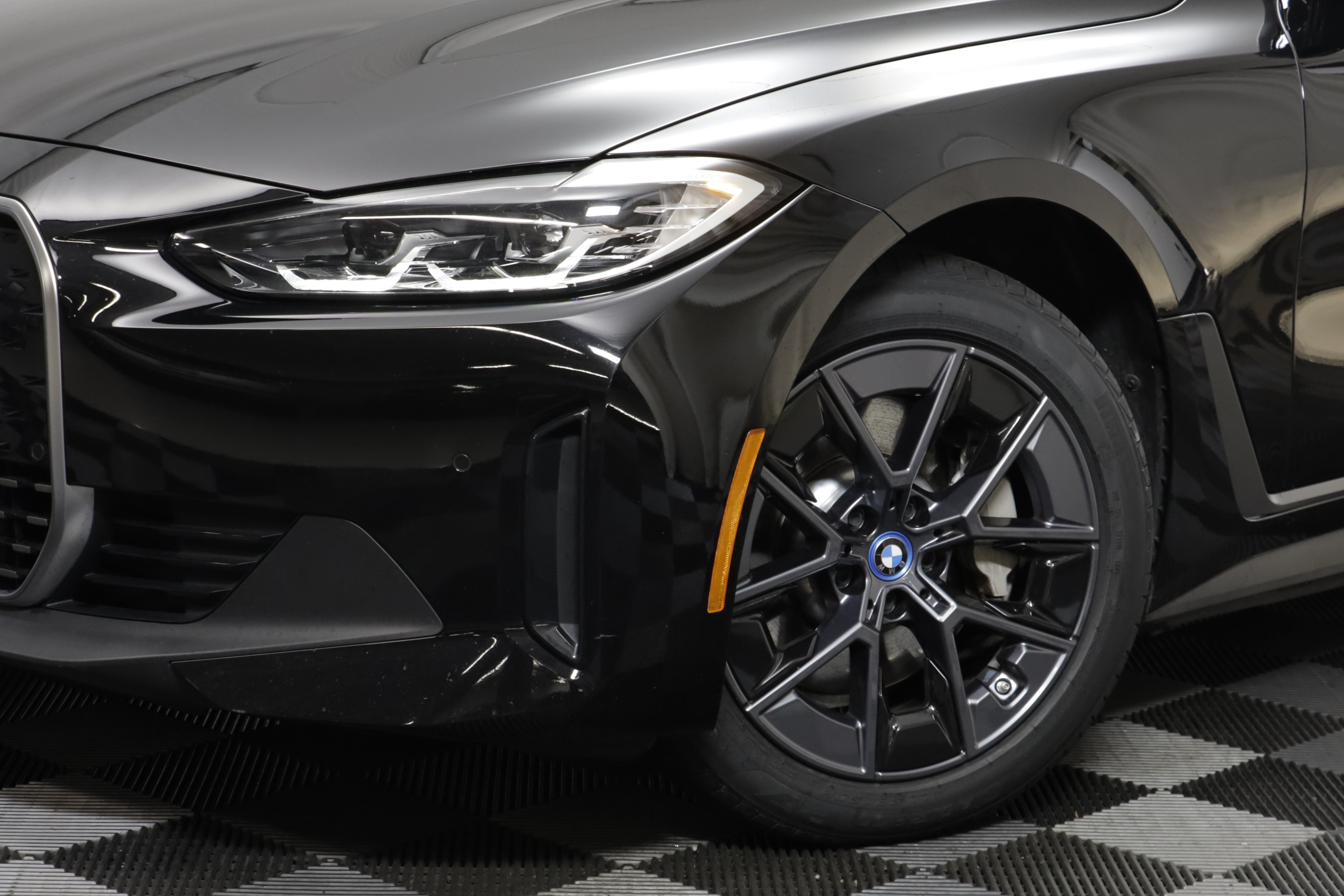 Used 2024 BMW i4 eDrive35 w/ Convenience Package RWD image 3