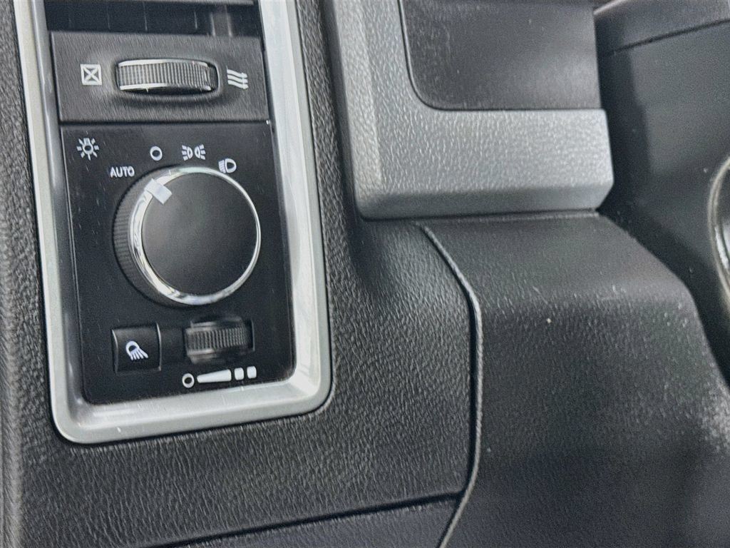 Used 2018 RAM 1500 Classic SLT RWD image 11
