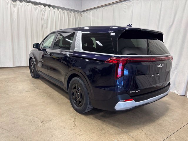 Used 2026 Kia Carnival FWD image 5