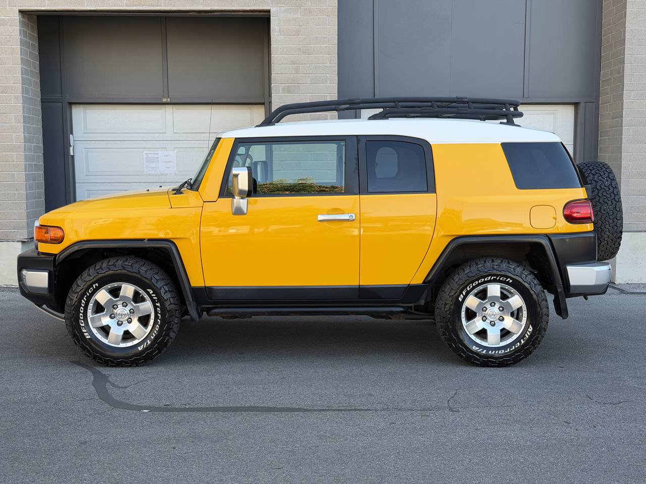 Used 2009 Toyota FJ Cruiser 4WD w/ Upgrade Pkg 2 image 2