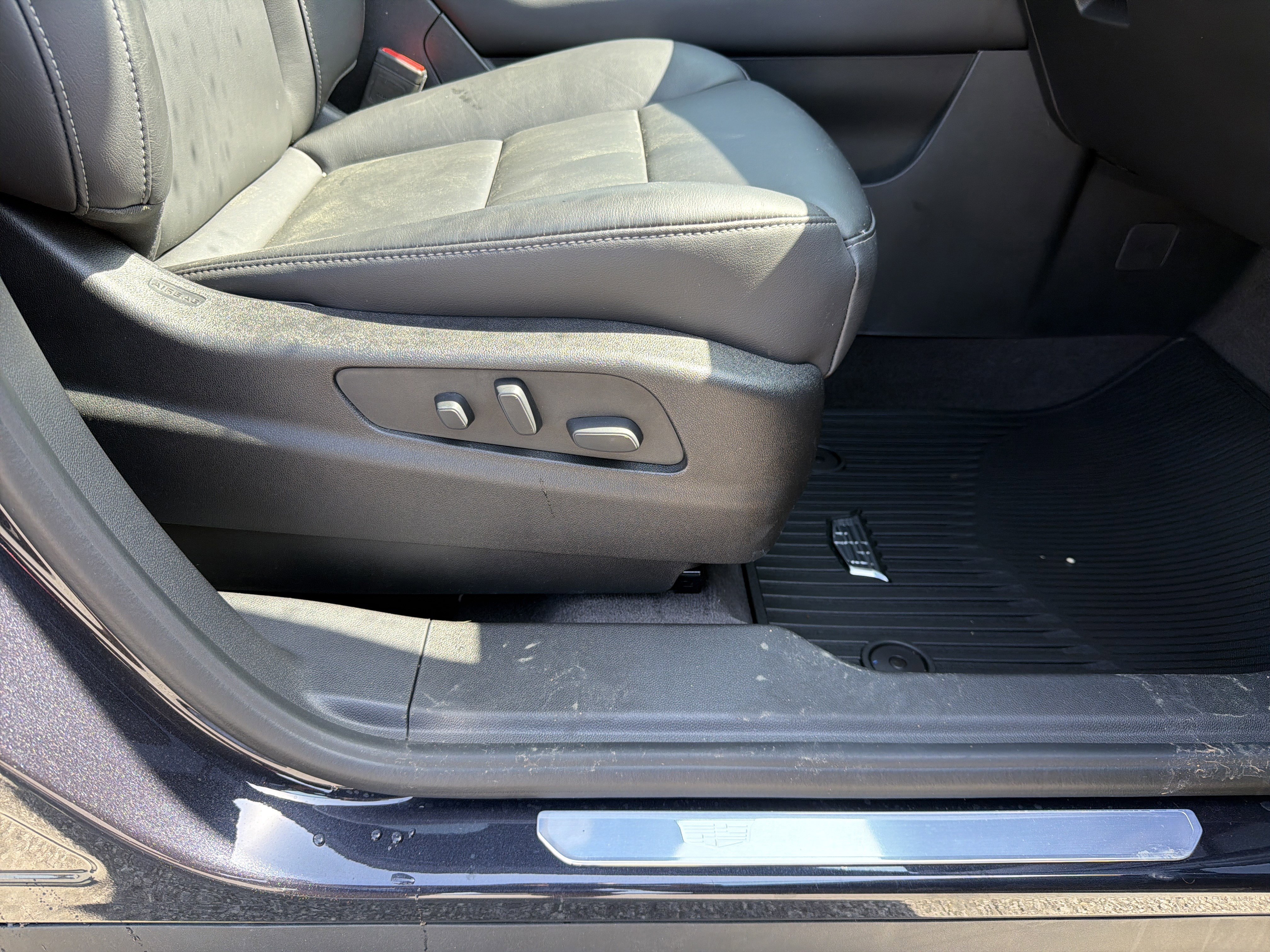 Used 2023 Cadillac XT4 Premium Luxury w/ Enhanced Visibility Package image 17