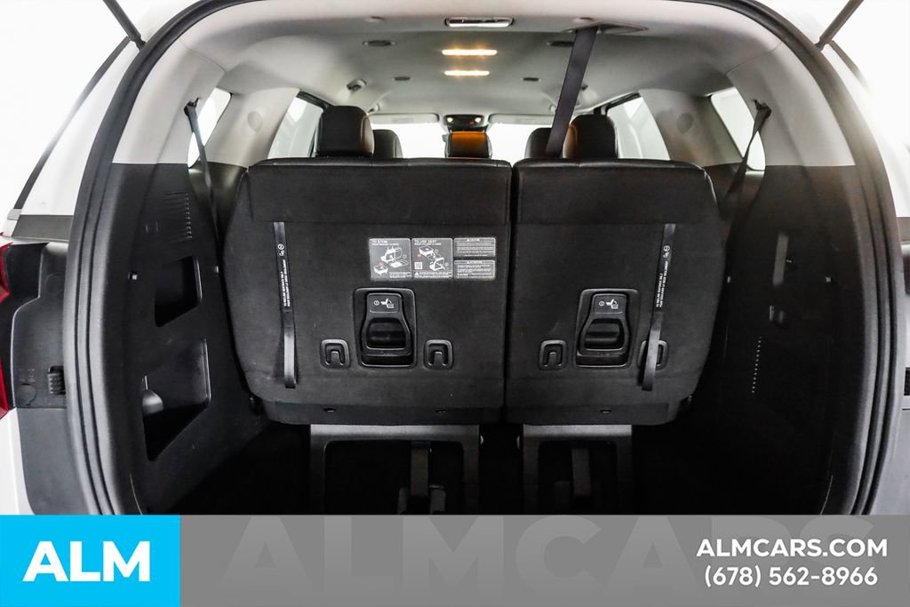 Used 2025 Kia Carnival FWD image 22