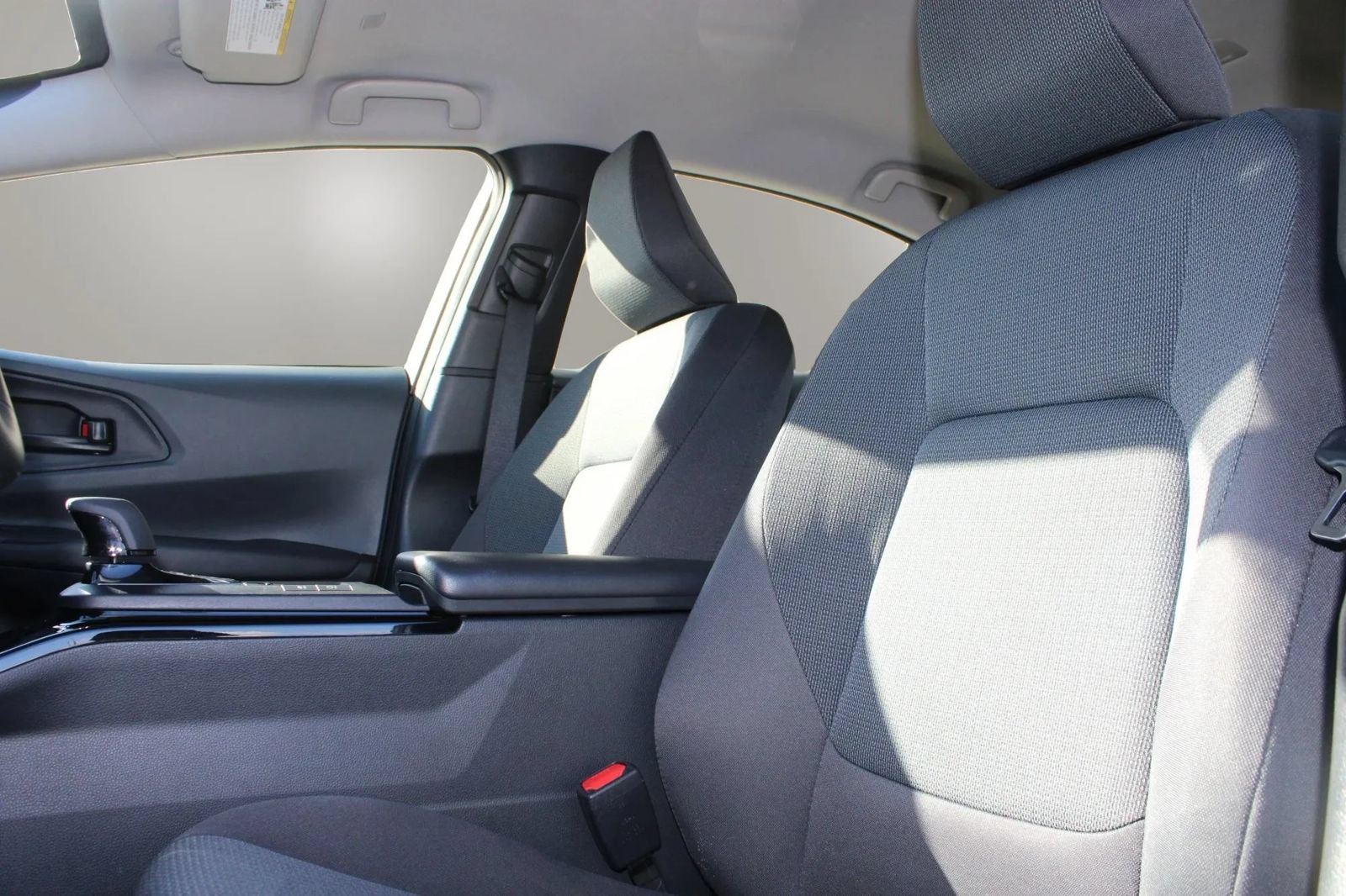 Used 2025 Toyota Prius LE FWD image 20