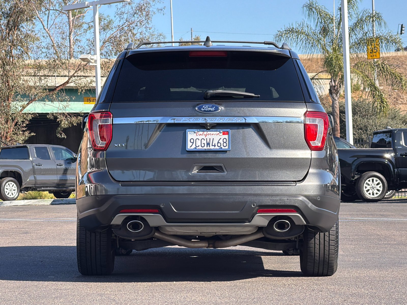 Used 2018 Ford Explorer XLT FWD image 4