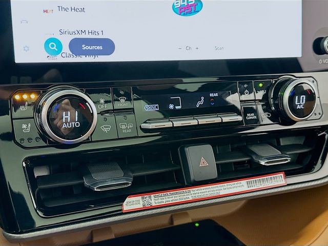 Used 2025 Toyota Highlander Platinum image 16